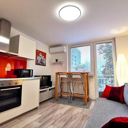 Apartment Studio My Residence In The City Center Ljubljana Buitenkant foto